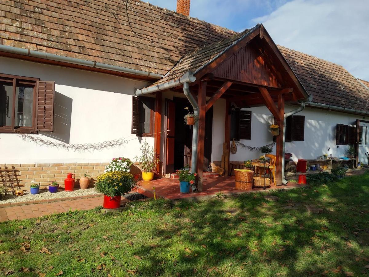 Harmat Porta Villa Galambok Buitenkant foto